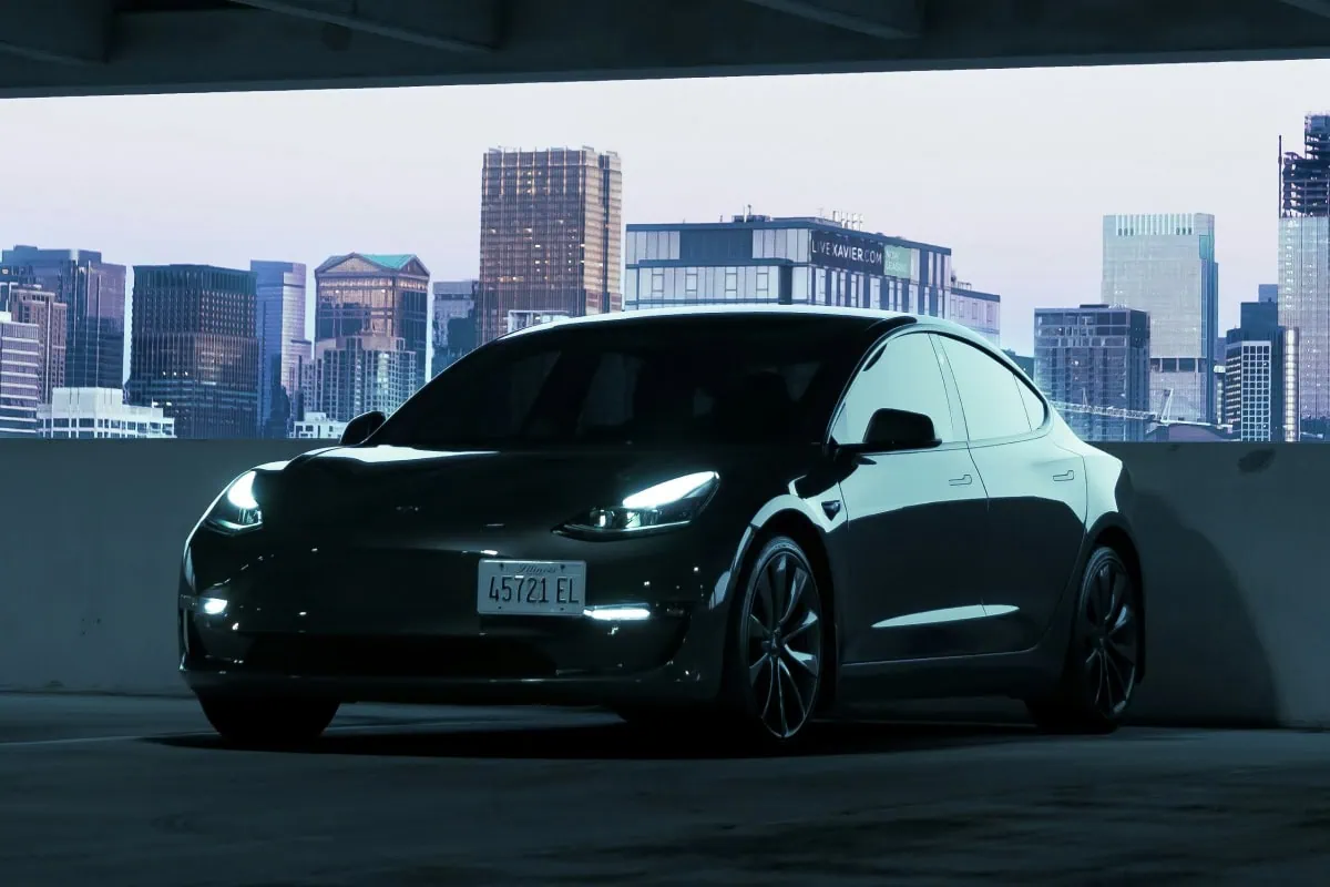 Tesla Model 3 blue 03