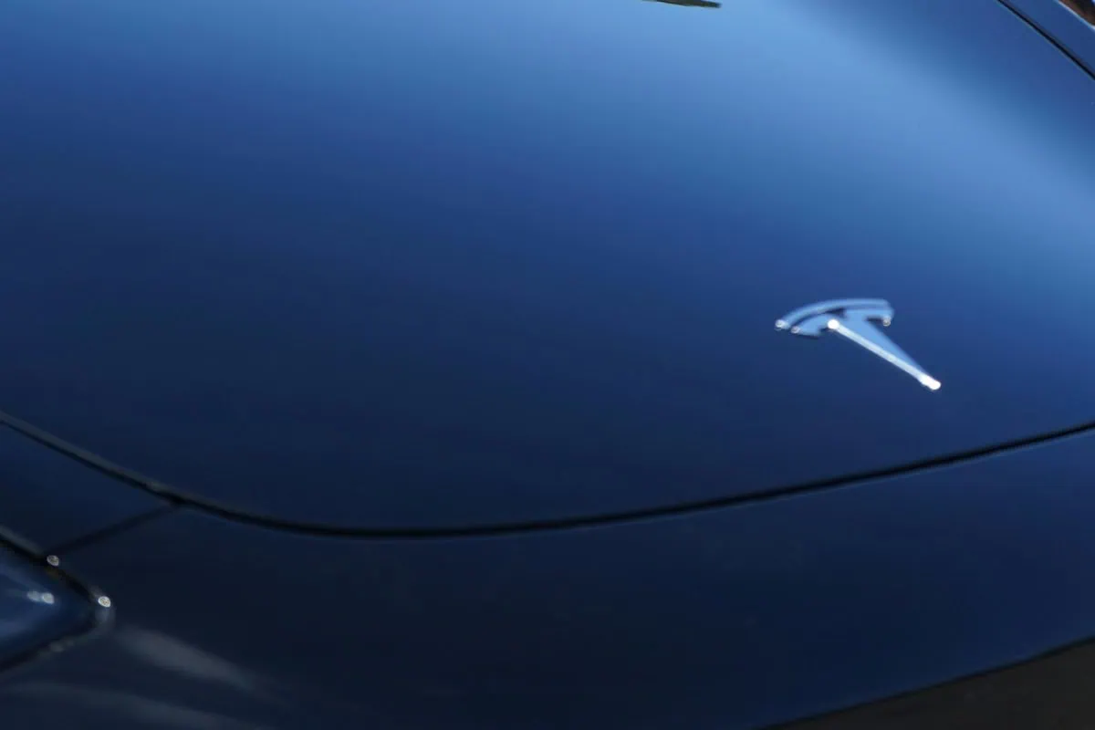 Tesla Model 3 blue 04